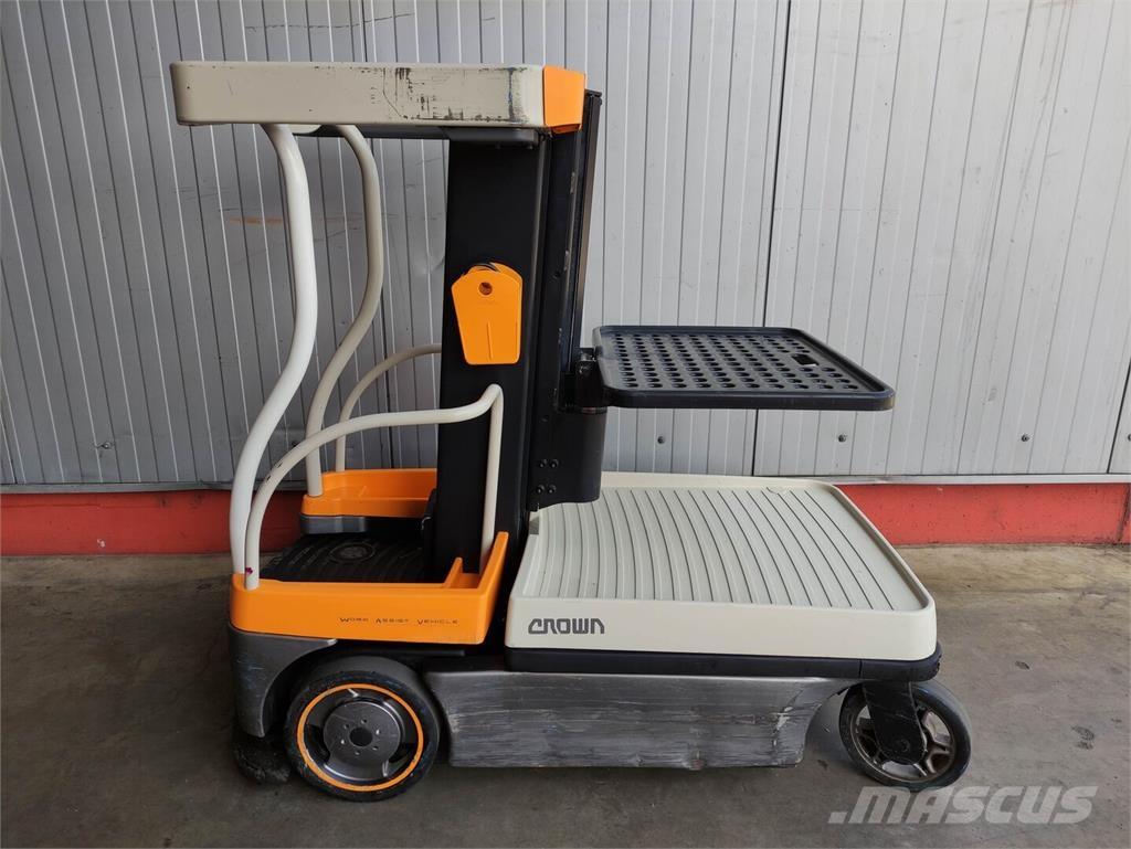 Crown WAV60-118 High lift order picker