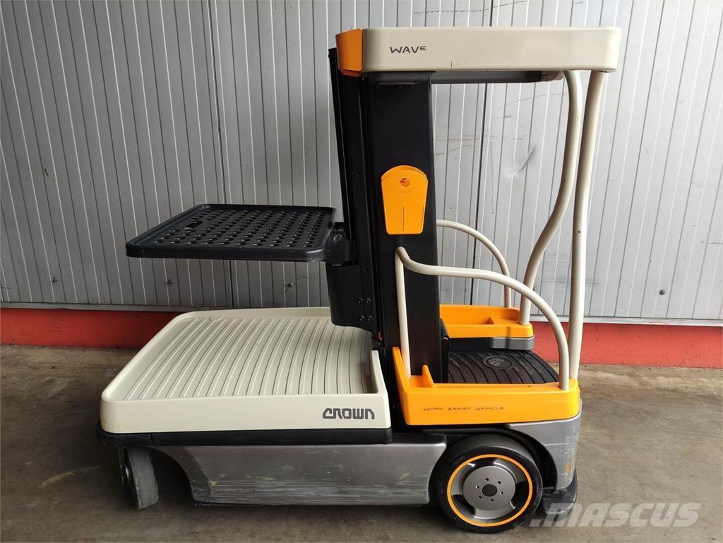 Crown WAV60-118 High lift order picker