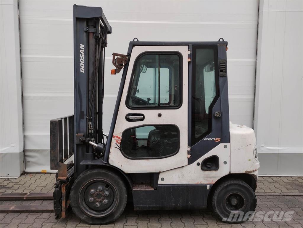 Doosan D25S-5 Diesel trucks
