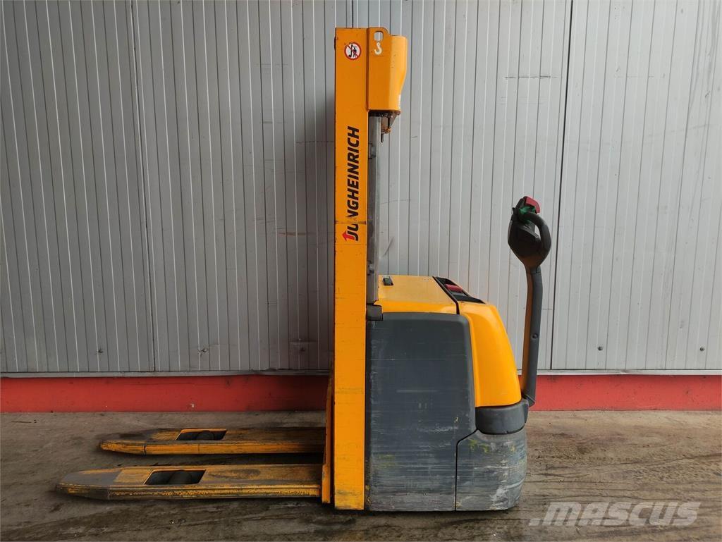 Jungheinrich EJC 216 Pedestrian stacker