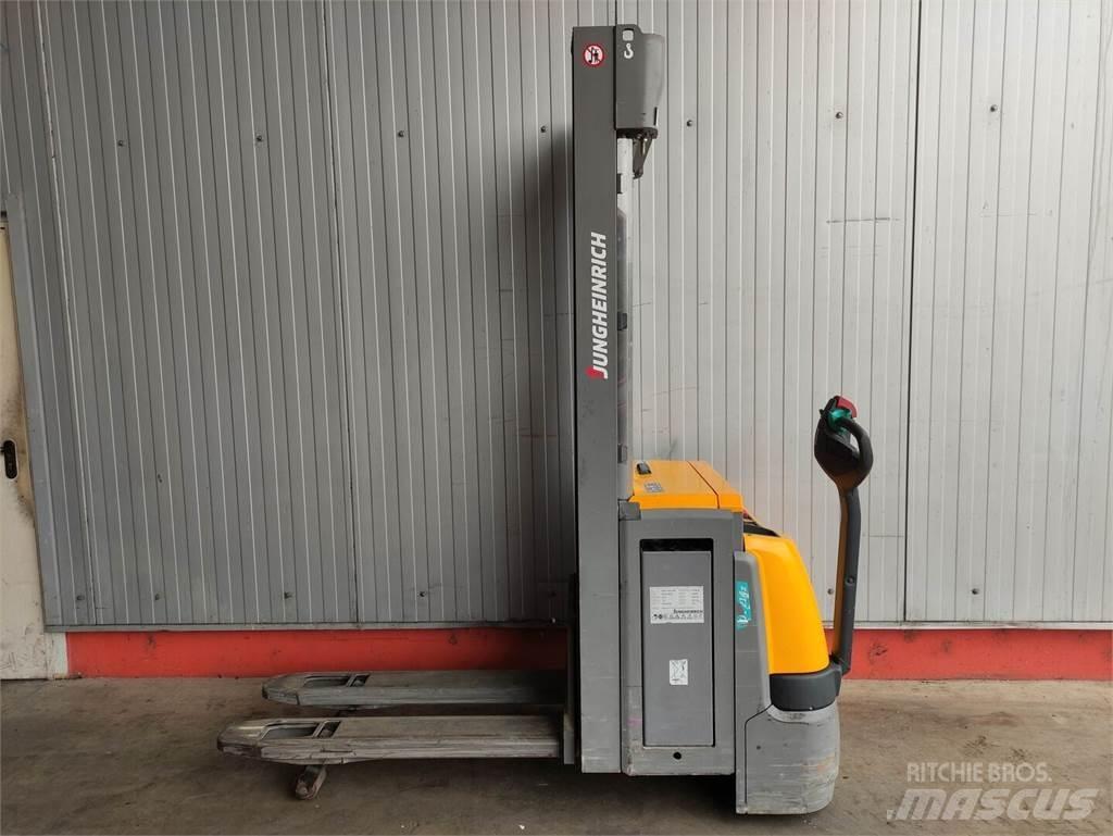 Jungheinrich EJC214Z Pedestrian stacker