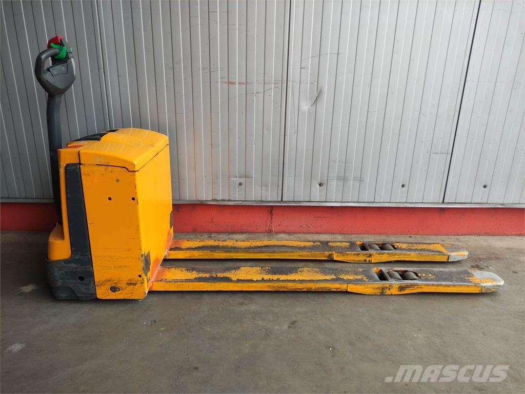 Jungheinrich EJE 120 Low lifter