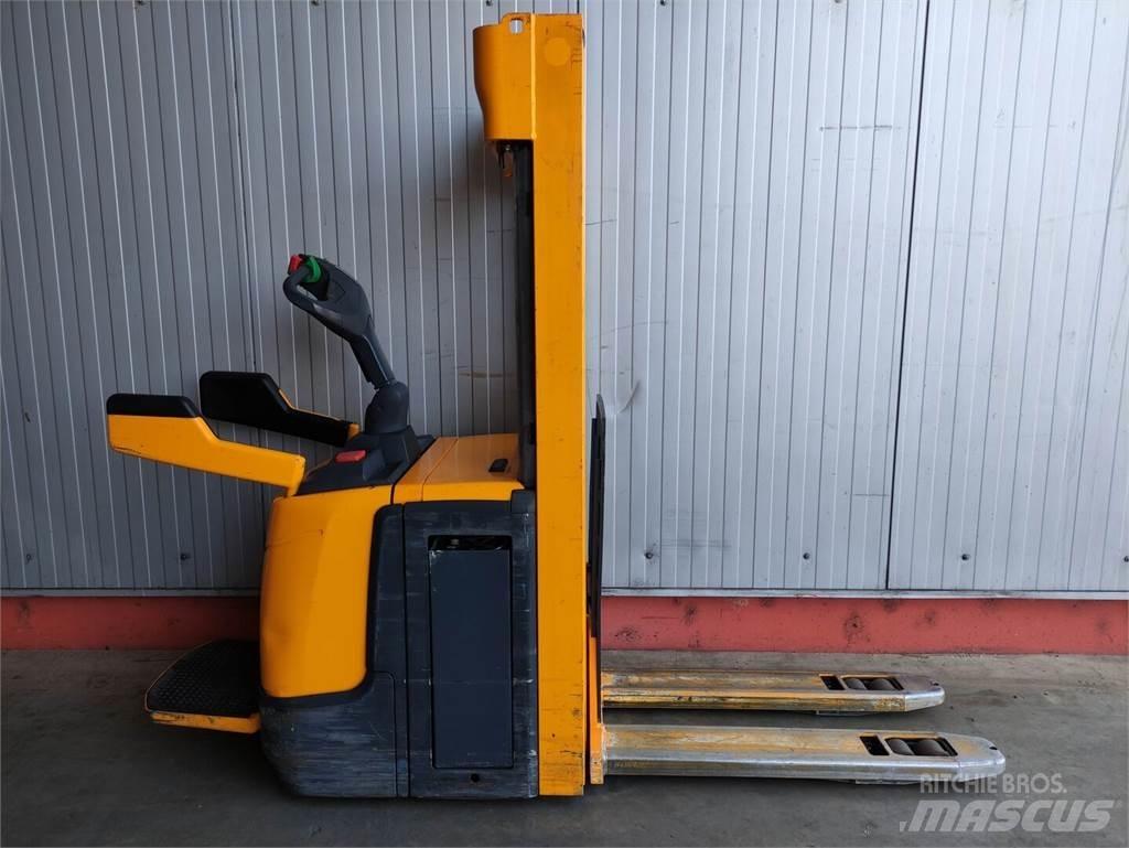 Jungheinrich ERC214Z Pedestrian stacker