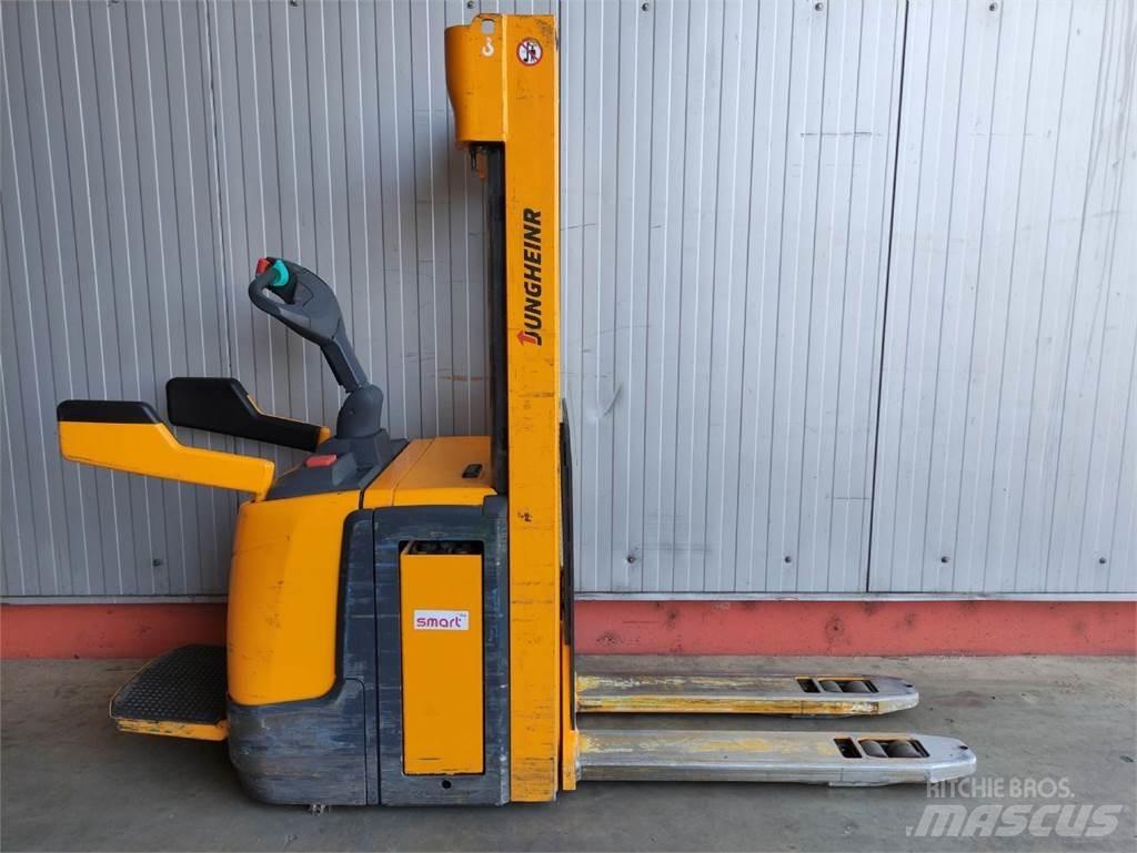 Jungheinrich ERC214Z Pedestrian stacker