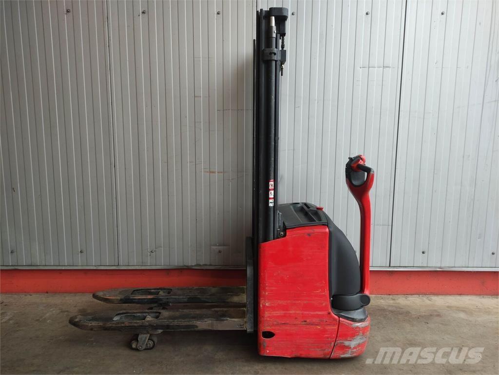 Linde L12 i Pedestrian stacker