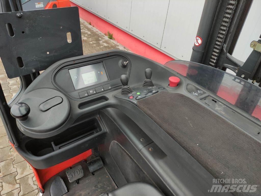 Linde R16G-01-1120 Reach trucks