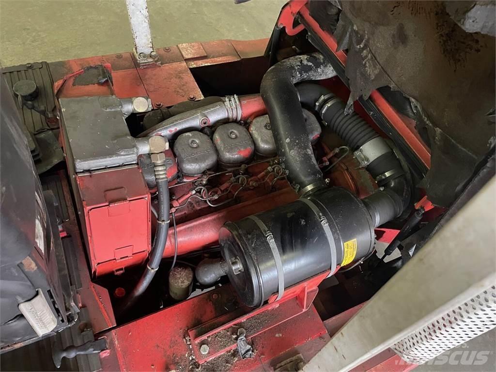  O&amp;K V80 Diesel trucks