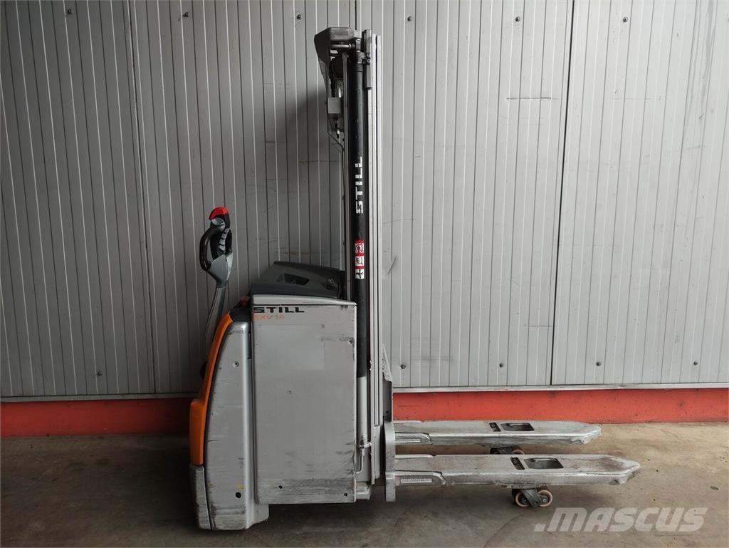 Still EXV 16i Pedestrian stacker