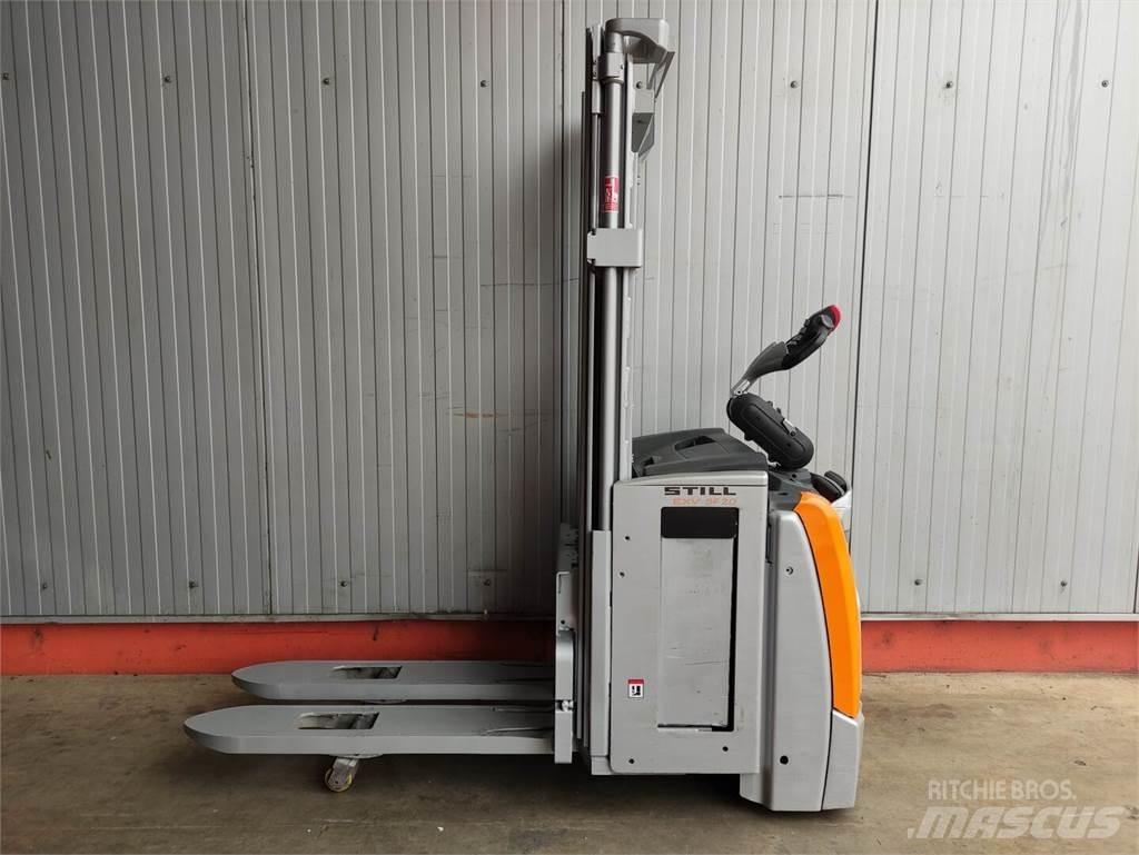 Still EXV-SF20i Pedestrian stacker