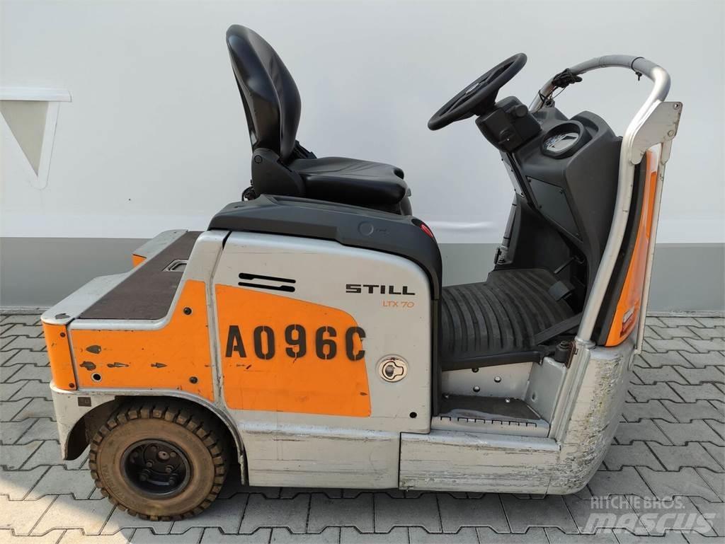 Still LTX-70 Towing trucks