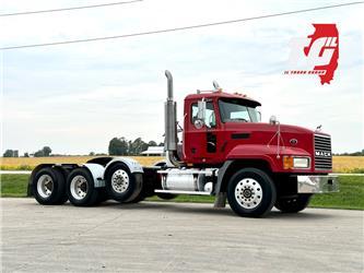 Mack CL 733