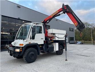Unimog U400 with 2x crane