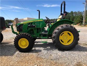John Deere 5055E