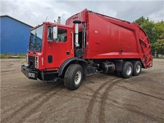 Mack MR688S