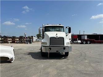 Mack Vision CXN613