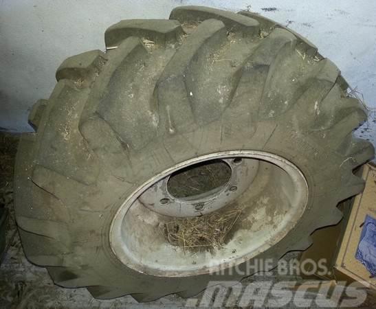  Pneu 10-15.3 Tyres, wheels and rims
