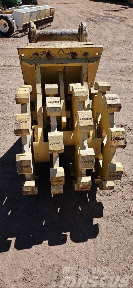  30 inch Excavator Compaction Wheel Other components