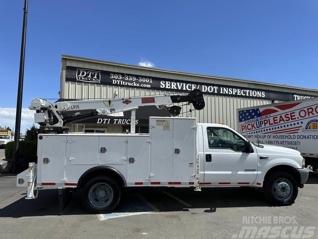 Ford F-550 Super Duty XL Recovery vehicles
