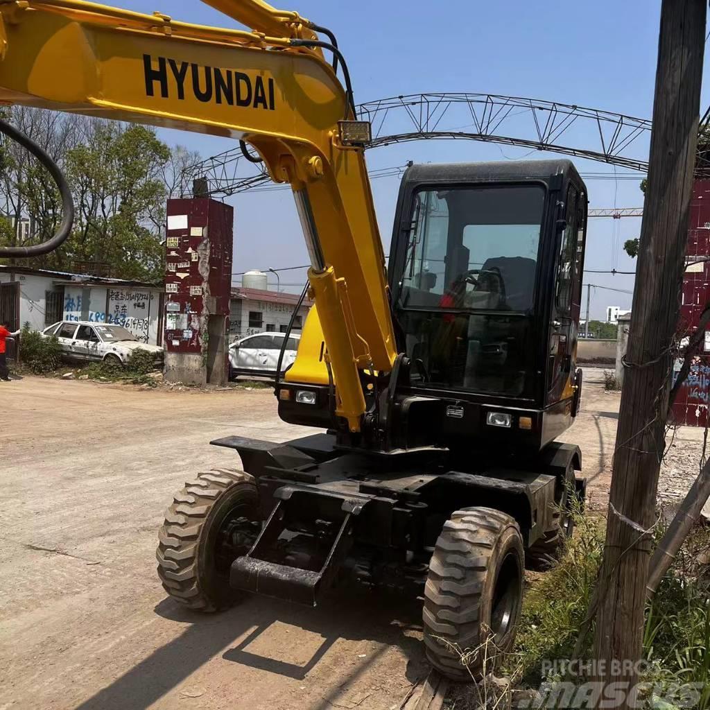 Hyundai R60W-7 Wheeled excavators