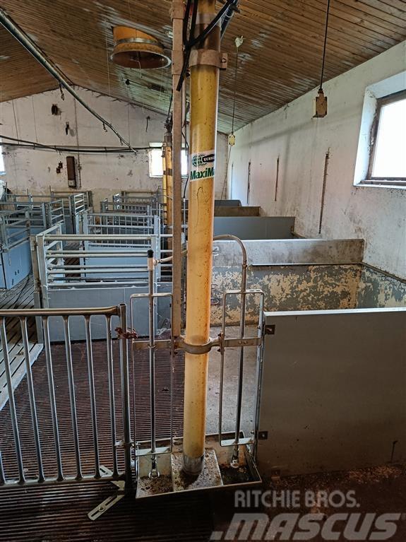  - - -  Rørautomater Other livestock machinery and accessories