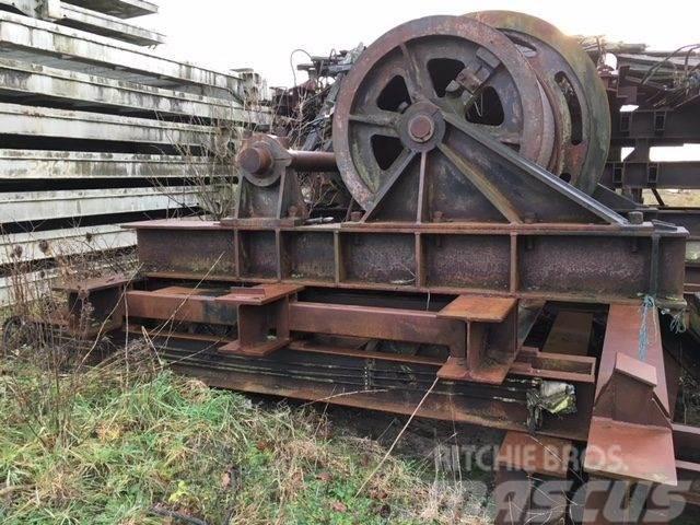  Bedding, 450 ton (5x90 ton) - incl. spil Work boats / barges