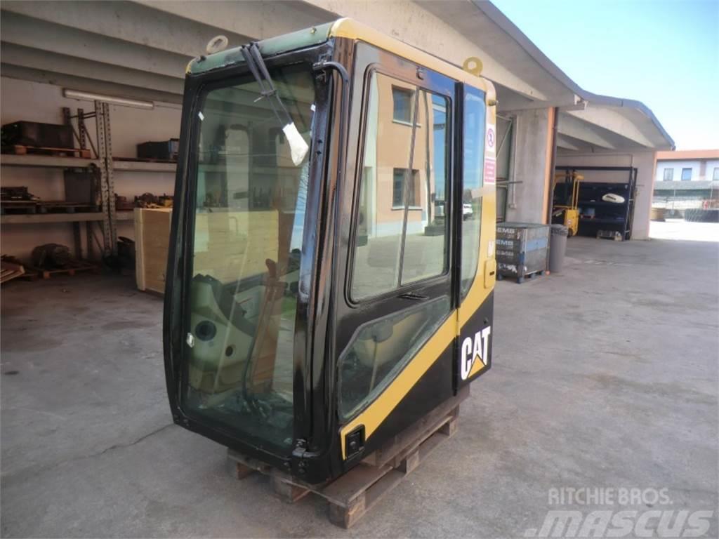 CAT 325B LN Chassis and suspension