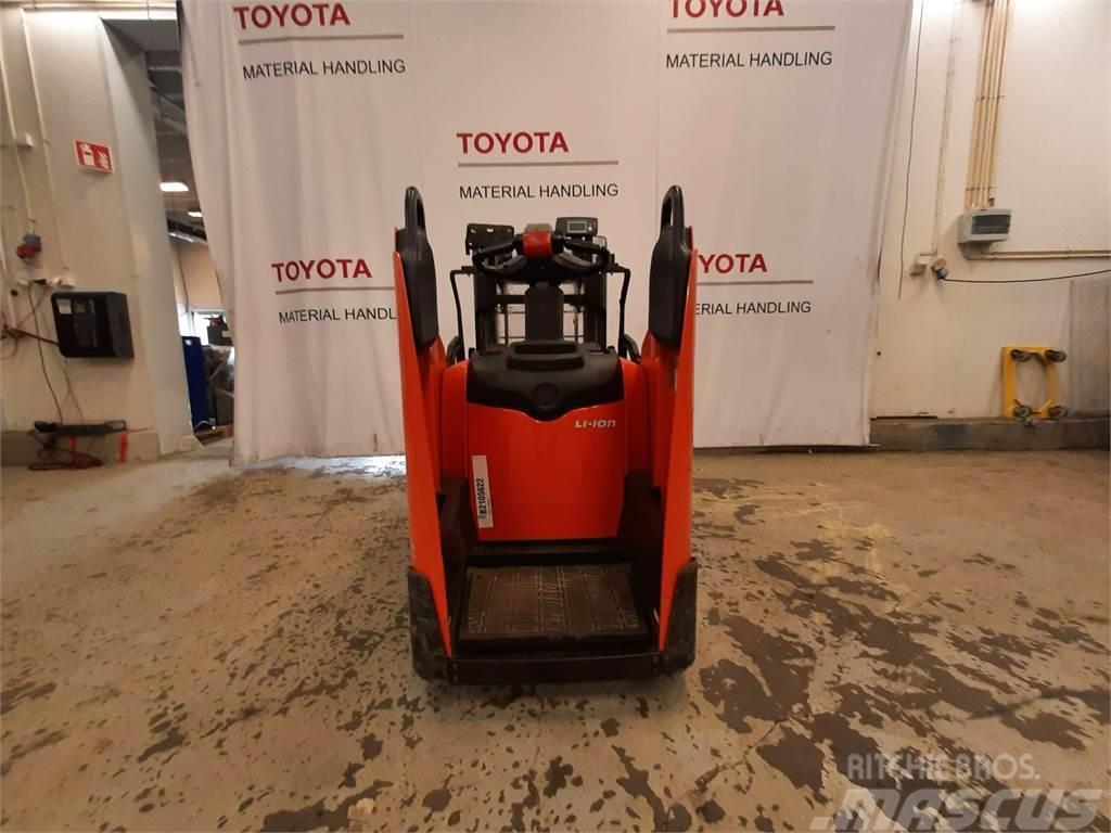 Toyota SPE200D Self propelled stackers