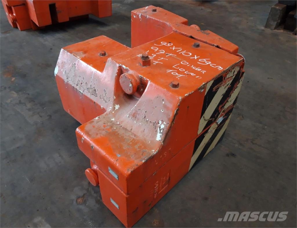 Terex Demag Demag AC 205 counterweight 2.6 ton (0.7/1.9t), Sassenheim ...