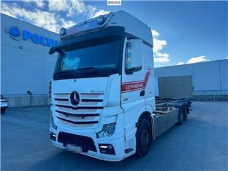 Mercedes-Benz Actros 2551 Container chassis w/ lift and 2004 Ack