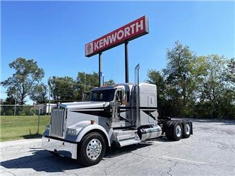 Kenworth W900L