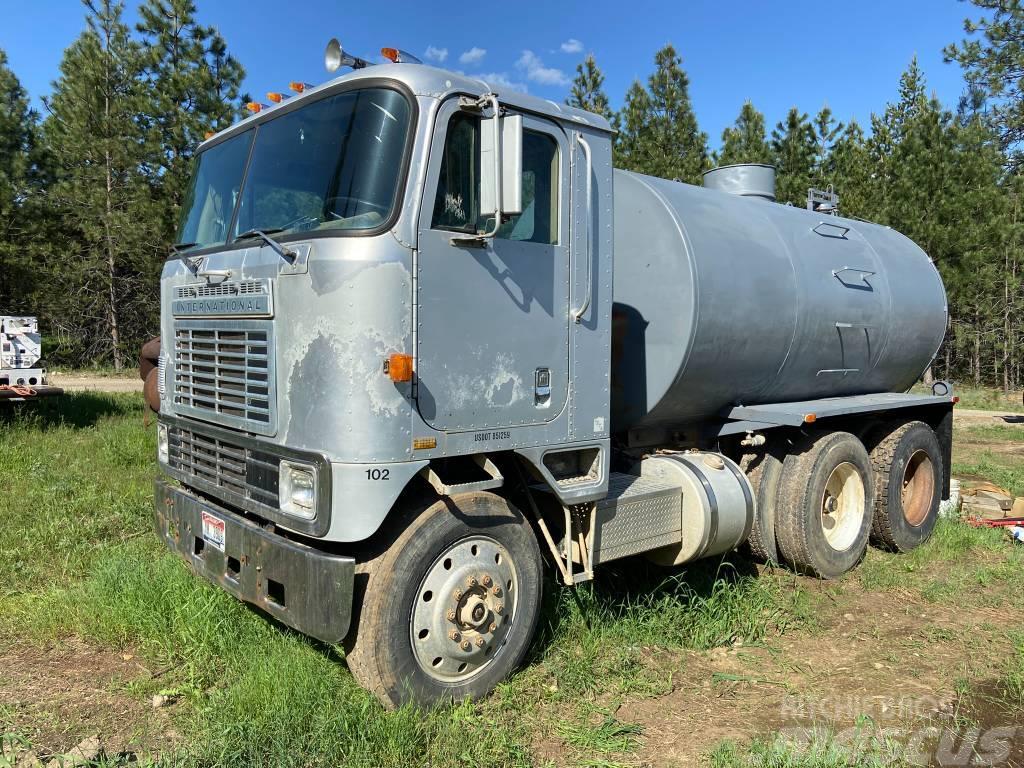 International COF-9670 water truck Water tankers