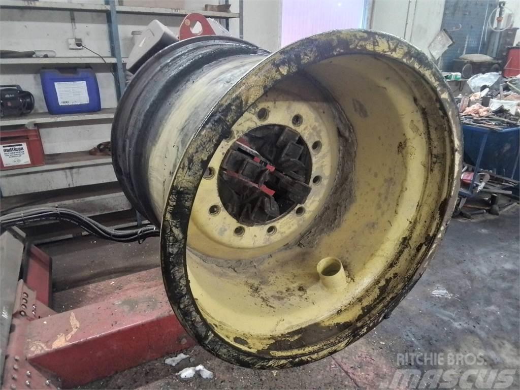 John Deere 1110E 24x26,5 Tyres, wheels and rims