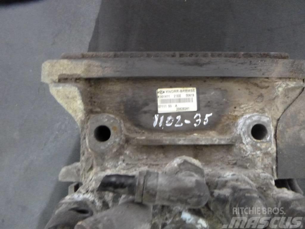 Volvo FH13 Stove radiator 1772726 Engines