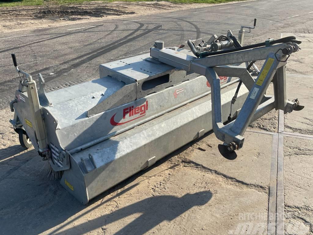 Fliegl TYP 500 - 2300mm - Excellent Condition Sweepers
