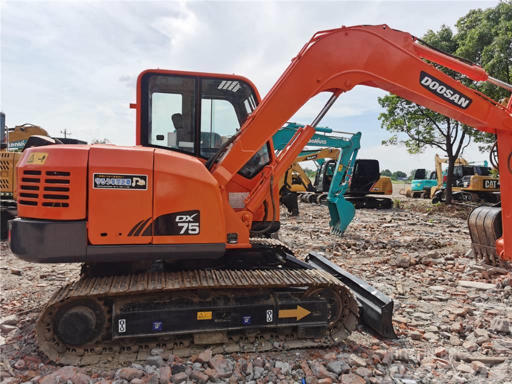 Doosan DX 75 Midi excavators  7t - 12t