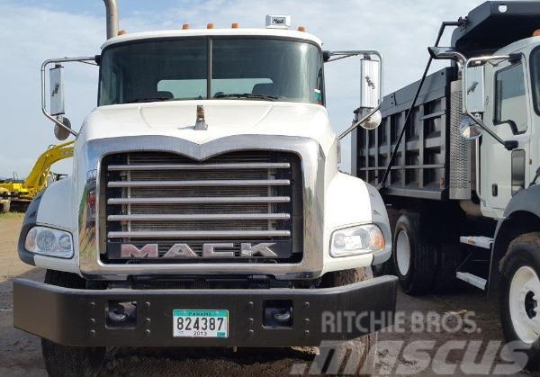 Mack water truck GU813E Tanker trucks