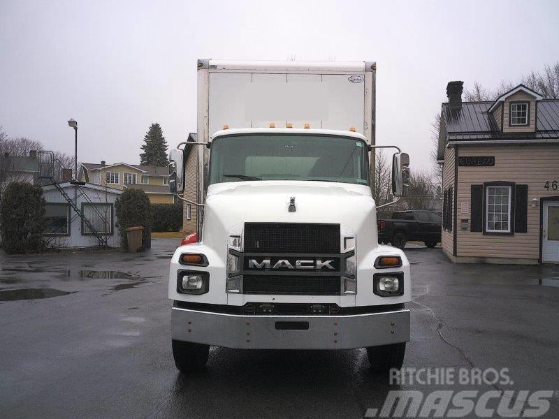 Mack MD 6 Other trucks