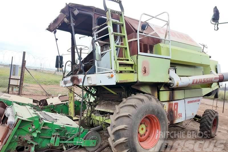 CLAAS Dominator 98SL Now stripping for spares. Other trucks