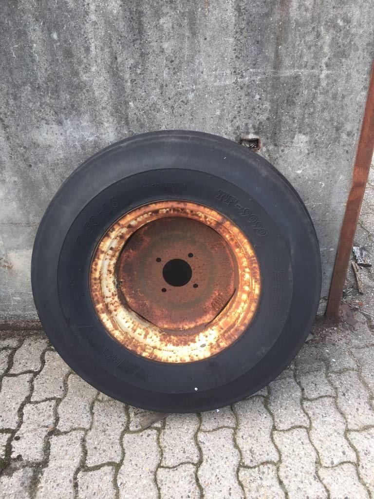 BKT 7.50 R 16 + velg Tyres, wheels and rims