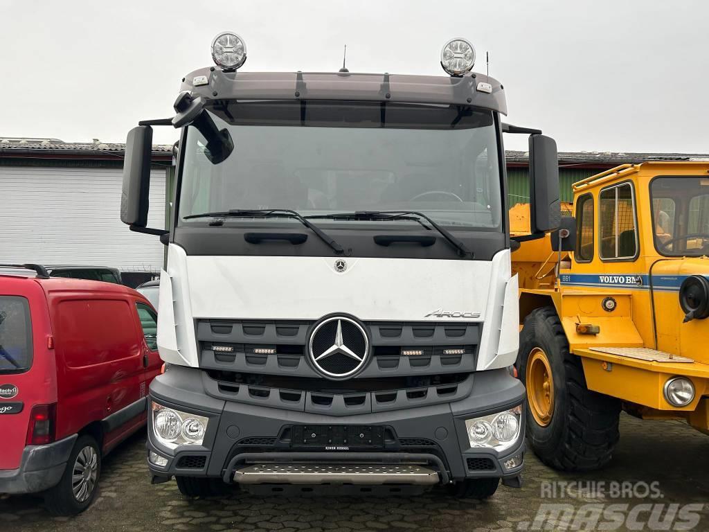 Mercedes-Benz 3246 B 8X4/4 Cable lift demountable trucks