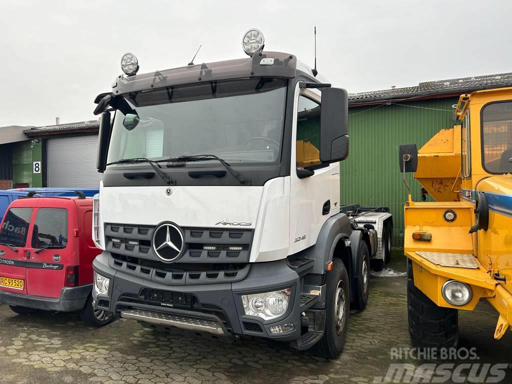Mercedes-Benz 3246 B 8X4/4 Cable lift demountable trucks