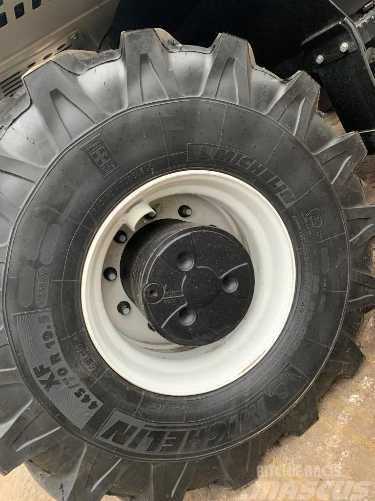 Michelin 18R 19.5 Tyres, wheels and rims