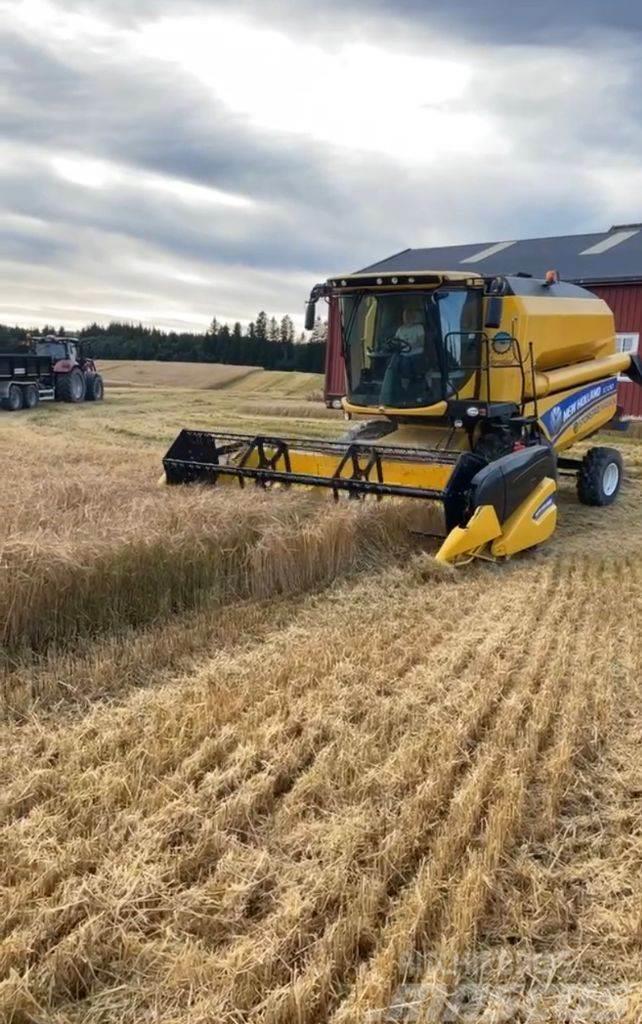 New Holland TC 4.90 Combine harvesters