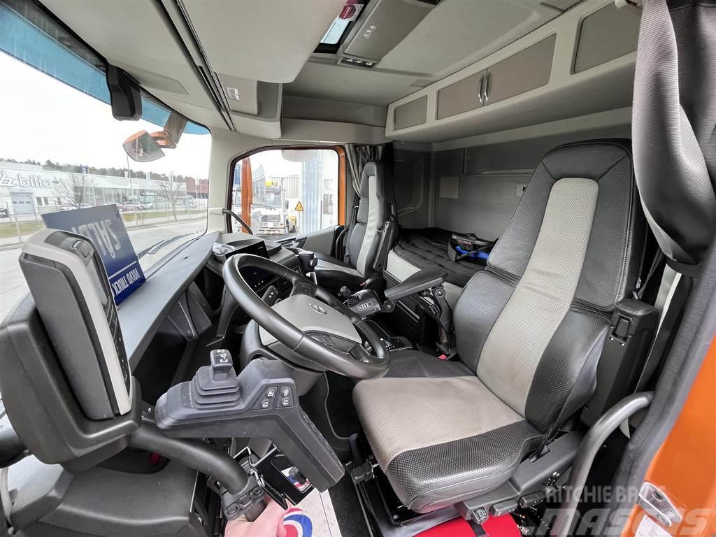 Volvo FH Kranväxlare med front plog & Reco drive Hook lift trucks