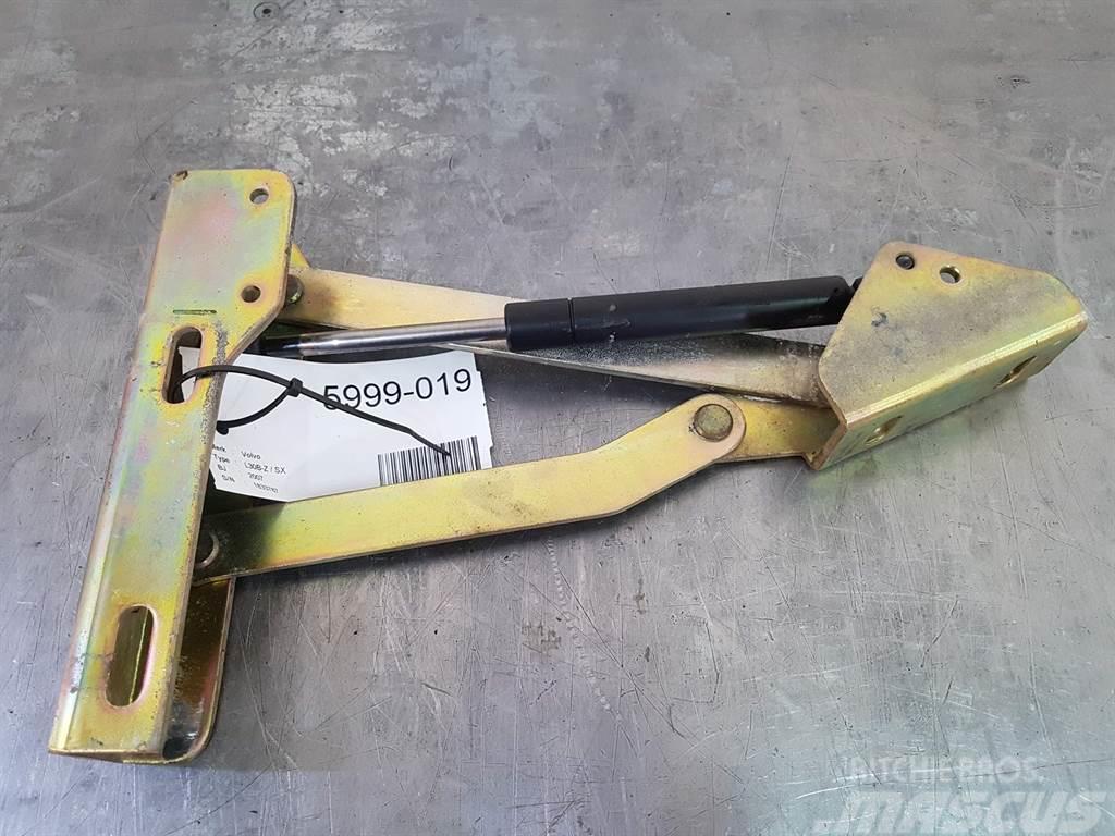 Volvo L30B - ZM2812684 - Bonnet hinge Chassis and suspension