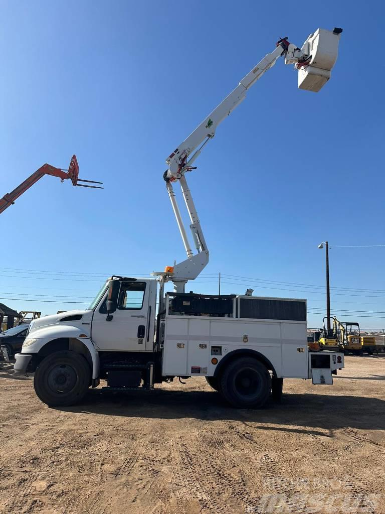 International DuraStar 4100 Truck & Van mounted aerial platforms