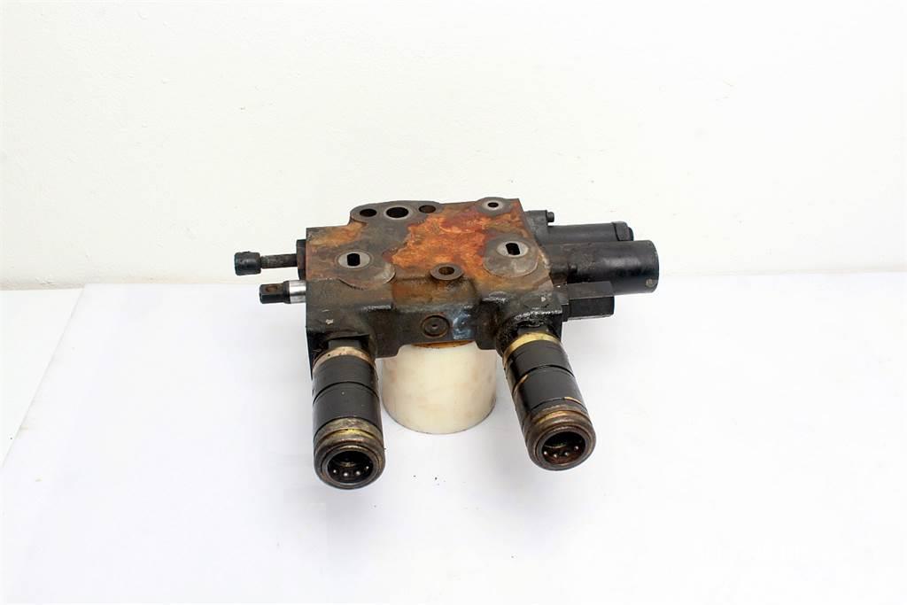 Case IH MX100C Remote control valve Hydraulics