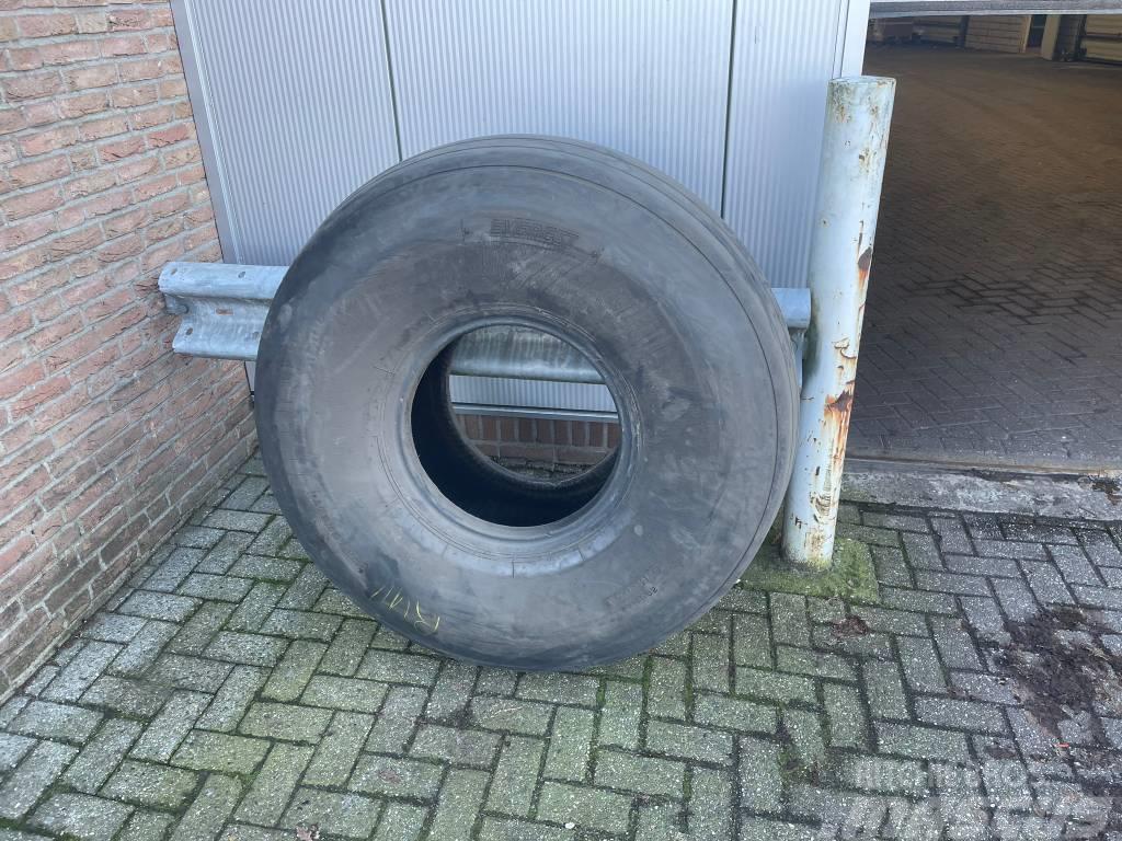 Everest 20.00 - 20 Tyres, wheels and rims