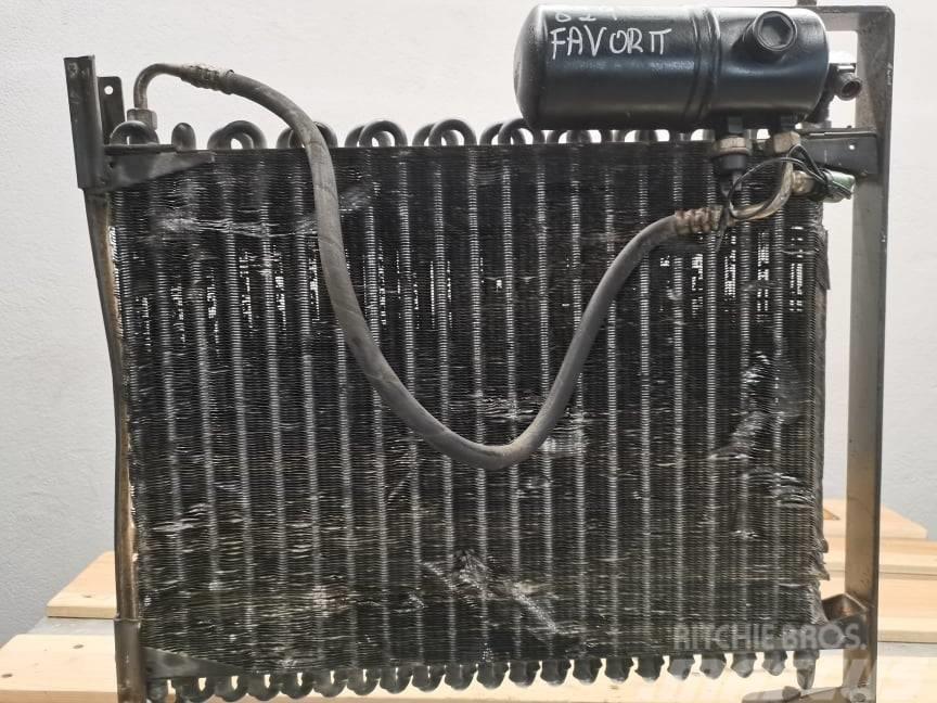 Fendt 824 Favorit {radiator conditioning Radiators