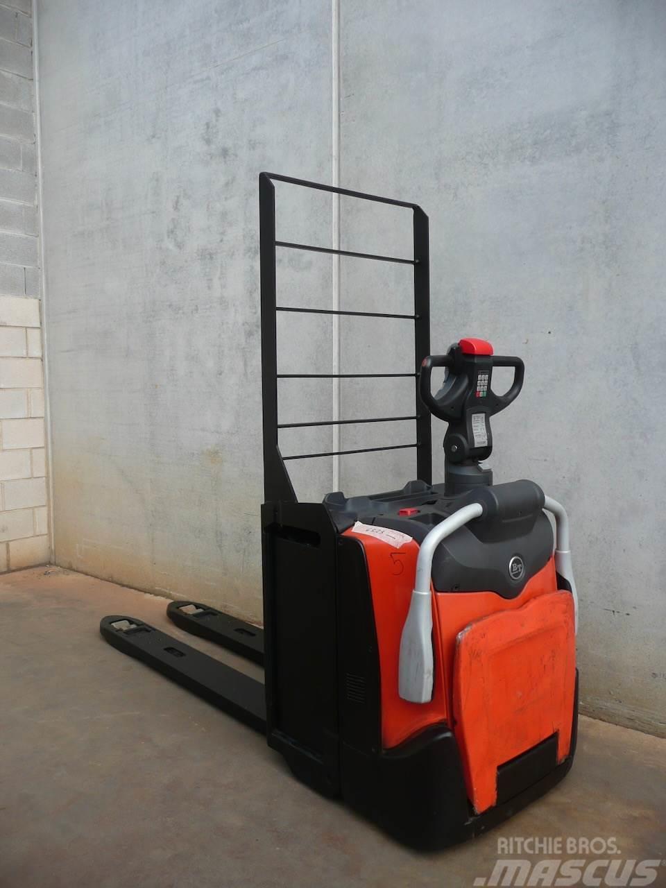 BT LPE 200 Low lifter with platform